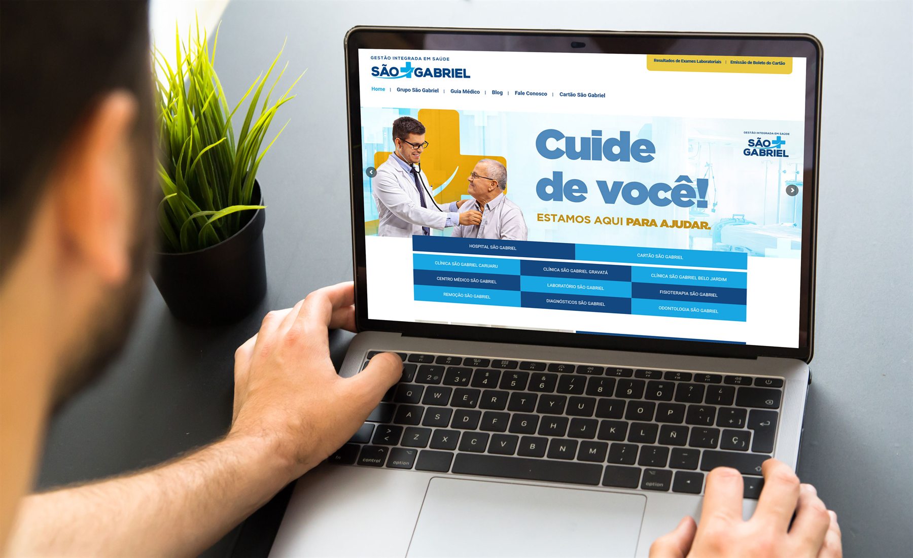 Sao Gabriel healthcare website shown on a laptop